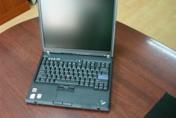 Thinkpad T60笔记本拆机图解,拆机教程；T60,T61,T61S,T410等都可以参照拆机。